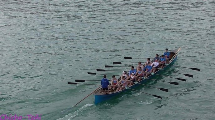 Archivo - Trainera del Club de Remo de Suances.- Archivo