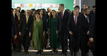 Los Reyes inauguran la 45 edición de ARCO, interesados por ausentes por la guerra de Irán, y con pitada para Urtasun