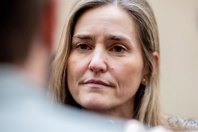 La vicepresidenta tercera y ministra para la Transición Ecológica y el Reto Demográfico, Sara Aagesen, atiende a los medios de comunicación antes de una sesión de control al Gobierno en el Senado, en imagen de archivo. 