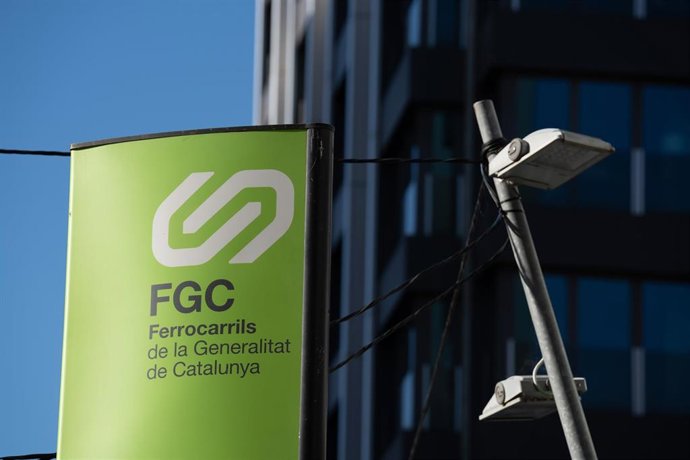 Archivo - Cartel de Ferrocarriles de la Generalitat de Catalunya, en la estación de Gràcia, a 24 de enero de 2025, en Barcelona, Catalunya (España)