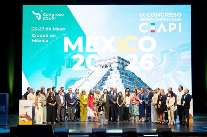 Empresarios españoles y mexicanos despiden el VIII Congreso Iberoamericano en Sevilla (2025), dando paso a la IX edición, que se celebrará en Ciudad de México (2026)