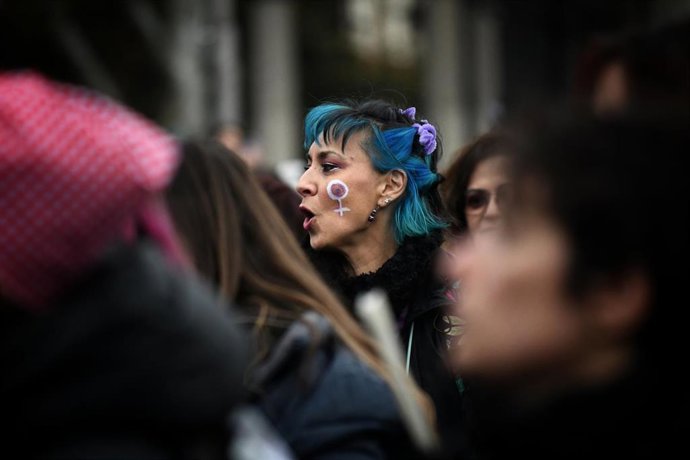 Archivo - Varias mujeres durante la manifestación convocada por el Día Internacional de la Mujer, a 8 de marzo de 2024, en Madrid (España). 