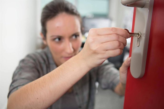 Cómo mejorar la seguridad en casa, el consejo de Urgencias Cerrajeros para puertas más protegidas