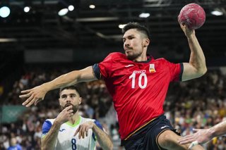 Archivo - El jugador de balonmano Alex Dujshebaev, en los Juegos Olímpicos Paris 2024.