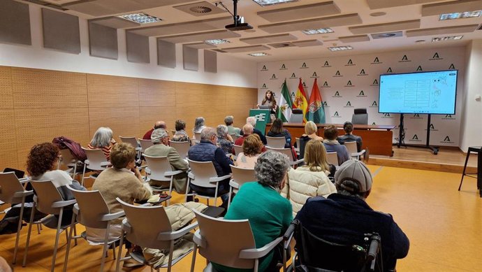 Taller sobre los síntomas invisibles del párkinson en el Hospital Clínico San Cecilio de Granada.