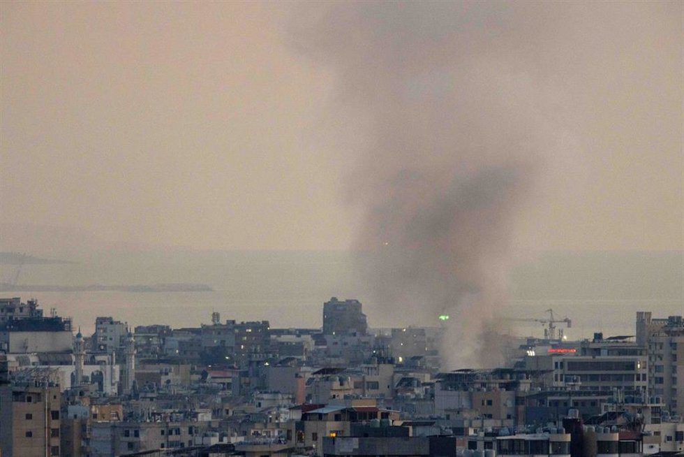 Columna de humo tras un bombardeo del Ejército de Israel contra la capital de Líbano, Beirut, el 3 de marzo de 2026 (archivo)
