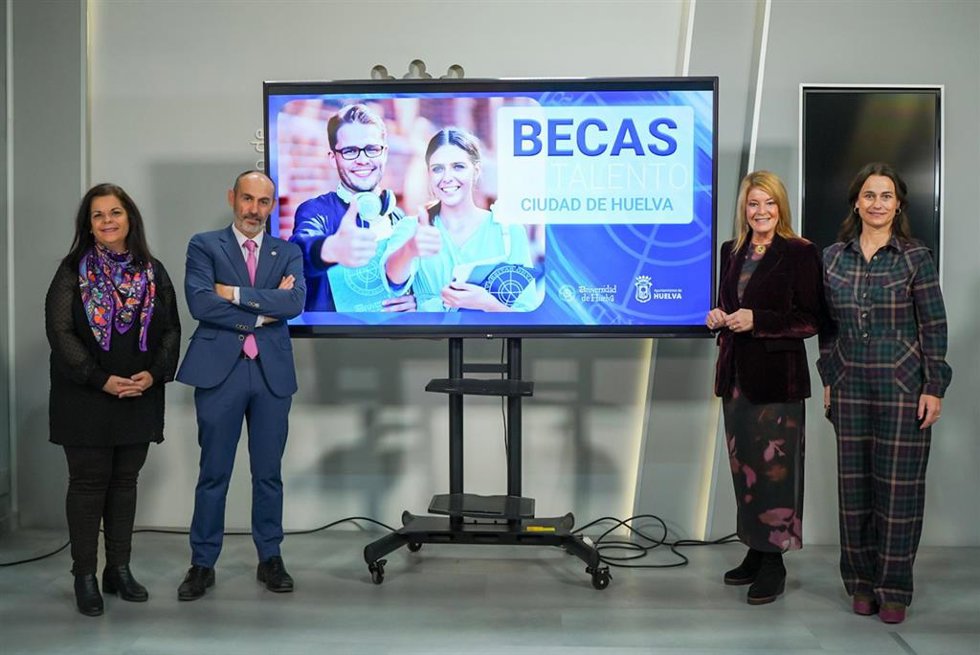 Presentación de la segunda edición de las Becas al Talento 'Ciudad de Huelva'.