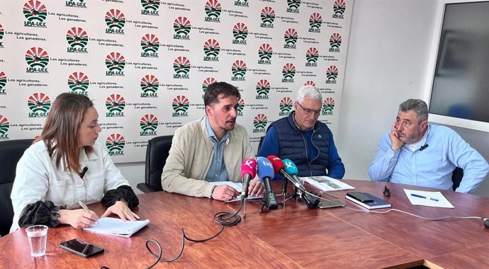 Rueda de prensa de UPA-UCE sobre la situación de la apicultura.