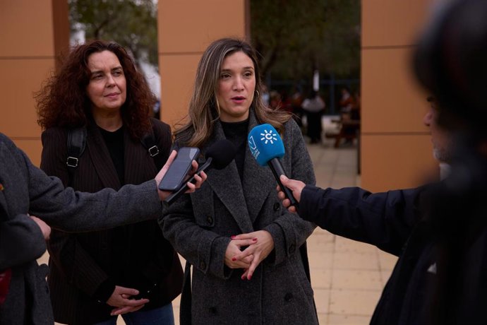 La vicesecretaria general del PSOE-A, María Márquez, en una atención a medios en Huelva. (Foto de archivo).
