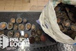 Suc.- Sorprenden a un hombre con 7,6 kilos lapas recogidas sin licencia en la escollera de Las Teresitas (Tenerife)
