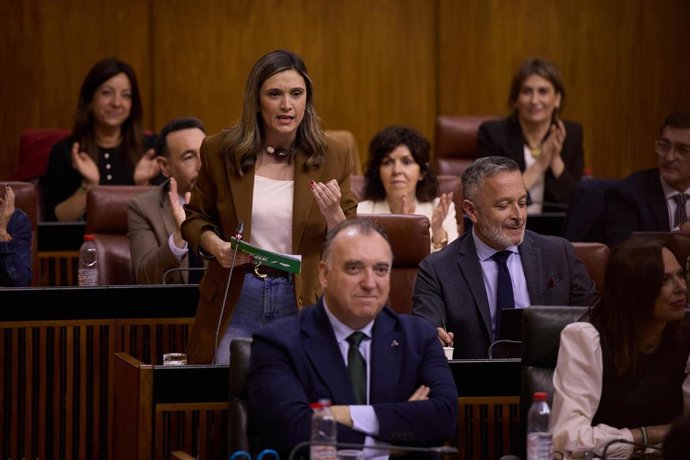 La vicesecretaria general y portavoz del PSOE-A en el Parlamento andaluz, María Márquez, en el Pleno del Parlamento. (Foto de archivo).