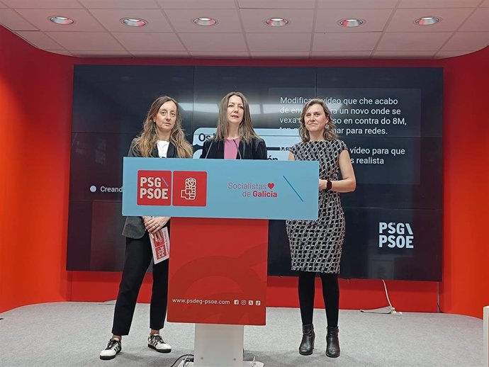 La portavoz de Igualdade del PSdeG en el Parlamento, Paloma Castro; la secretaria de Organización, Lara Méndez, y la responsable de Igualdade de la Ejecutiva del PSdeG, Natalia González, en rueda de prensa