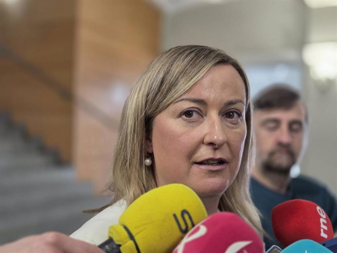 La diputada del Grupo Socialista en la Asamblea y expresidenta del parlamento regional, Blanca Martín, ofrece declaraciones a la prensa.