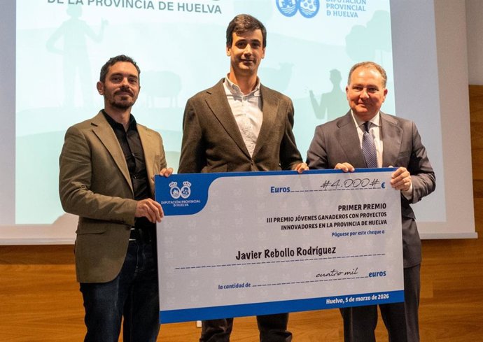 Entrega de los galardones correspondientes al V Concurso de cultivos y procesos innovadores promovidos por mujeres rurales de la provincia y al III Premio Jóvenes Ganaderos de la Diputación.