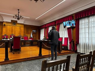 La Audiencia Provincial de Ourense celebra el juicio contra un hombre acusado de estafar a una mujer a la que conoció por Facebook