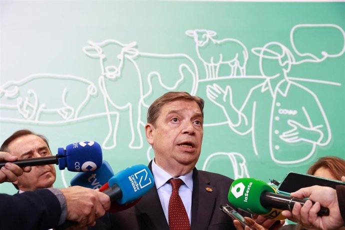 El ministro de Agricultura, Pesca y Alimentación, Luis Planas, atiende a los medios antes de clausurar las XXXI Jornadas Técnicas Covap 2026, en Pozoblanco (Córdoba). A 5 de marzo de 2026 en Pozoblanco, Córdoba (Andalucía, España).