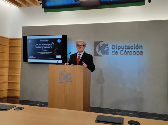 El presidente de la Diputación de Córdoba, Salvador Fuentes, en rueda de prensa.