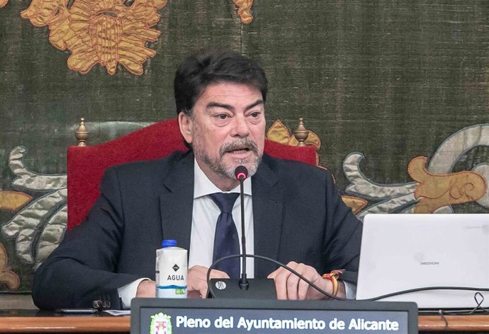 Archivo - El alcalde de Alicante, Luis Barcala, en una imagen de archivo. 