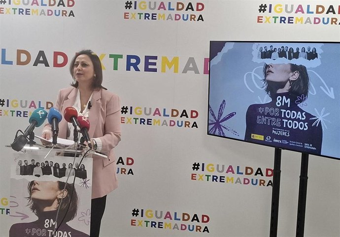 La secretaria general de Igualdad de la Junta de Extremadura en funciones, Ara Sánchez Vera, en rueda de prensa para la presentación de la campaña institucional por el 8M 2026