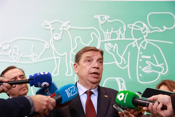 El ministro de Agricultura, Pesca y Alimentación, Luis Planas, atiende a los medios antes de clausurar las XXXI Jornadas Técnicas Covap 2026, en Pozoblanco (Córdoba). A 5 de marzo de 2026 en Pozoblanco, Córdoba (Andalucía, España).