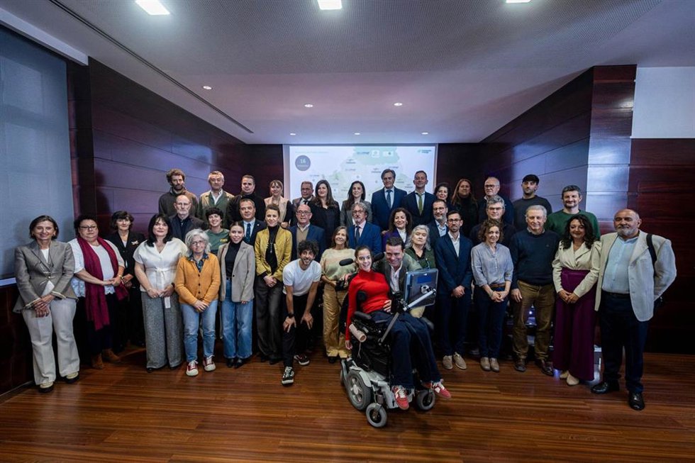 Foto de familia de la presentación de la convocatoria de acción social y medio ambiente de la Fundación Unicaja.