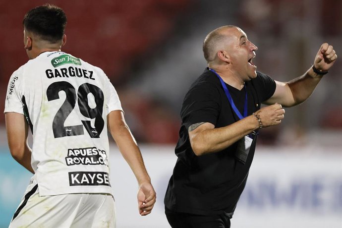 Futbol, Universidad de Chile vs Palestino. Primera fase, Copa Sudamericana 2026. El entrenador de Palestino Cristian Munoz celebra la victoria tras el partido de primera fase de la Copa Sudamericana contra Universidad de Chile disputado en el estadio