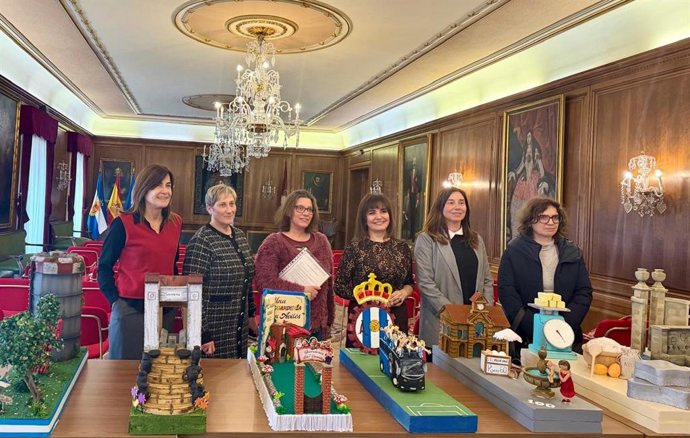 Maquetas de las carrozas ganadoras del Concurso de Proyectos de Carrozas de El Bollo 2026 en Avilés.