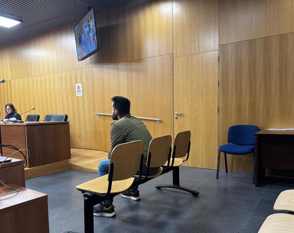 Un acusado de un delito de lesiones con instrumento peligroso y de otro delito leve de lesiones acepta dos años de cárcel en la Plaza número 2 de la Sección de lo Penal del Tribunal de Instancia de Ourense