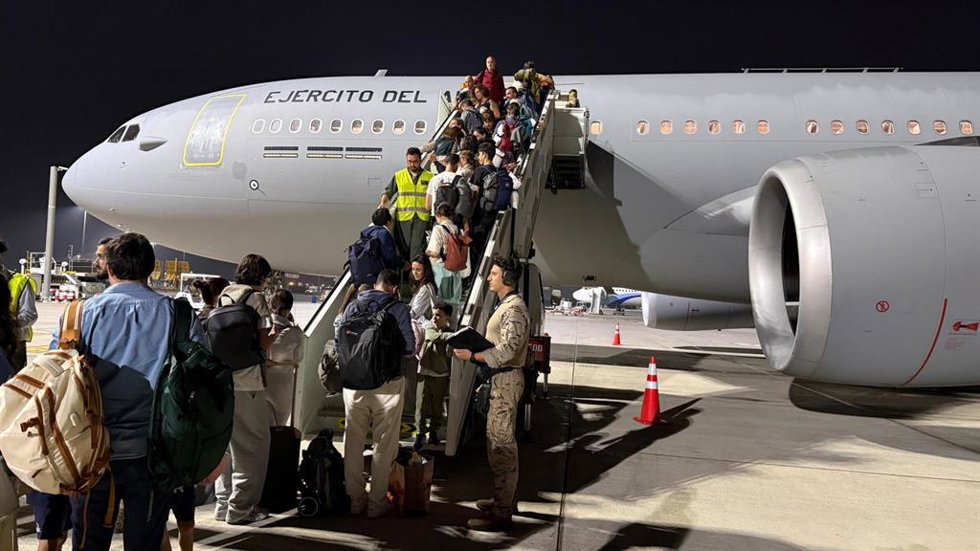 Evacuación de ciudadanos españoles, a 4 de marzo de 2026, en Oriente Próximo. Un avión A330 MRTT, con capacidad para unas 250 personas, ha despegado esta mañana de la Base Aérea de Torrejón. El Ala 45 y el Escuadrón de Apoyo al Despliegue Aéreo (EADA) s