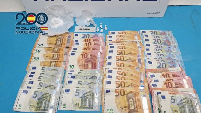 Dinero y droga intervenida en un operativo en Cádiz