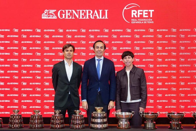David Ferrer y Carla Suárez junto a Carlos Escudero, de Generali, nuevo patrocinador de la RFET