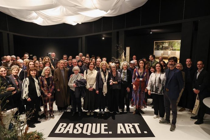 La Vicelehendakari Primera Y Consejera De Cultura Y Política Lingüística, Ibone Bengoetxea, Enarco Madrid Con Agentes Vascos Del Sector