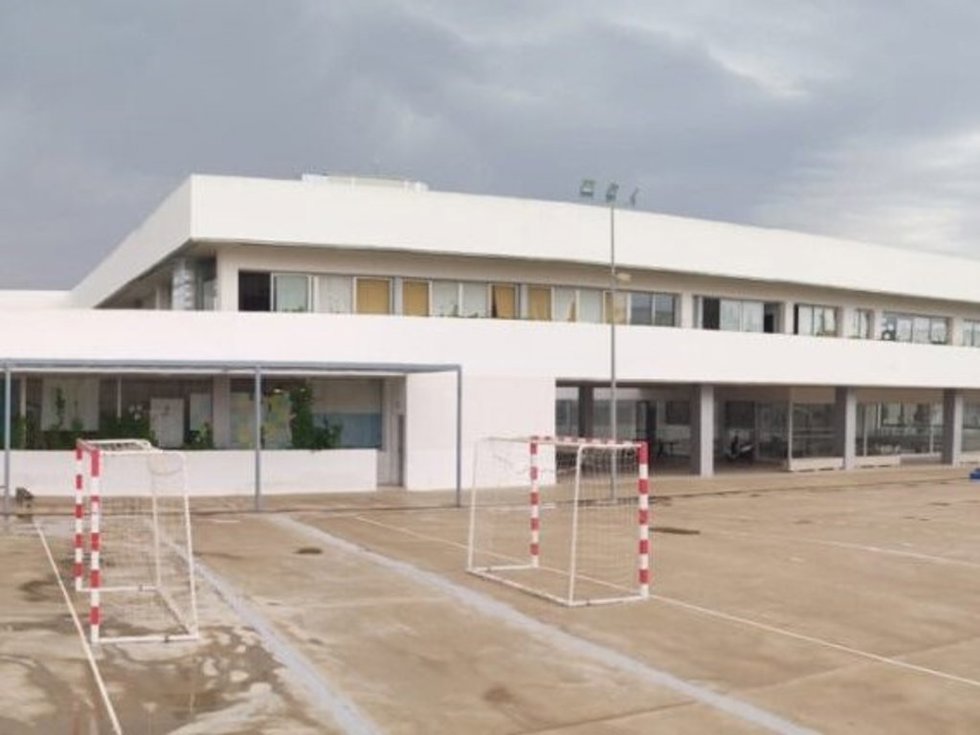 Vista exterior del Colegio Ortega y Gasset de Almendralejo.