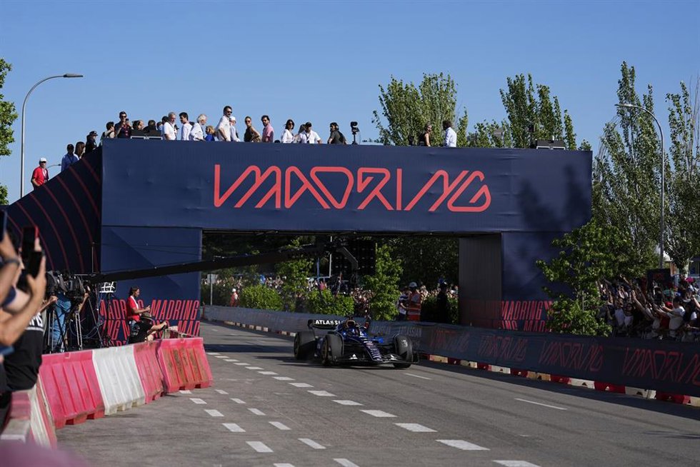 Archivo - Carlos Sainz in action during an exhibition with Williams at the future Madring F1 circuit on June 07, 2025 in Madrid, Spain.