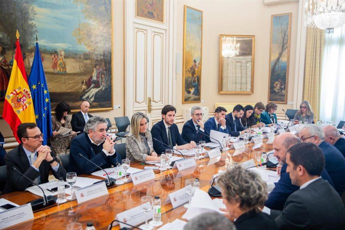 Reunión Interministerial por el Mundial 2030, con la presencia de la ministra de Educación, Formación Profesional y Deportes, Milagros Tolón; el presidente de la RFEF, Rafael Louzán; y el presidente del CSD, José Manuel Rodríguez Uribes, entre otros.