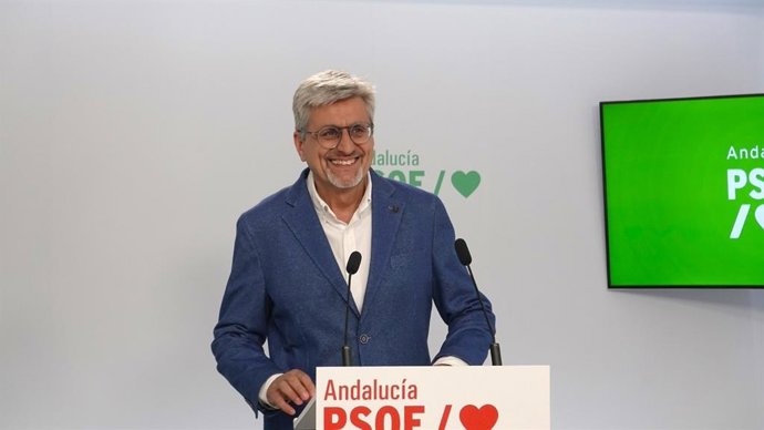 El secretario general del PSOE de Málaga, Josele Aguilar, en rueda de prensa. (Foto de archivo).