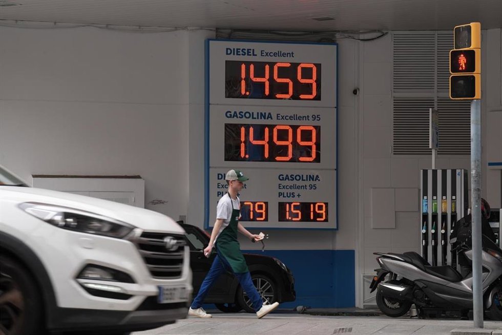 Cartel de precios en una gasolinera, a 4 de marzo de 2026