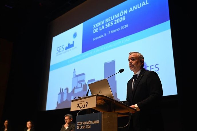 El viceconsejero de Sanidad de la Junta de Andalucía, Nicolás Navarro, ha inaugurado la XXXIV Reunión de la Sociedad Española del Sueño.