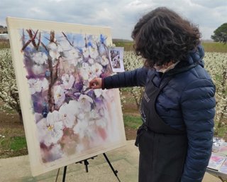 La pintura de Eloísa Lombarte, desarrollada principalmente en la técnica de la acuarela, convierte la Transparencia, la luz y el gesto en un territorio de vibración emocional.