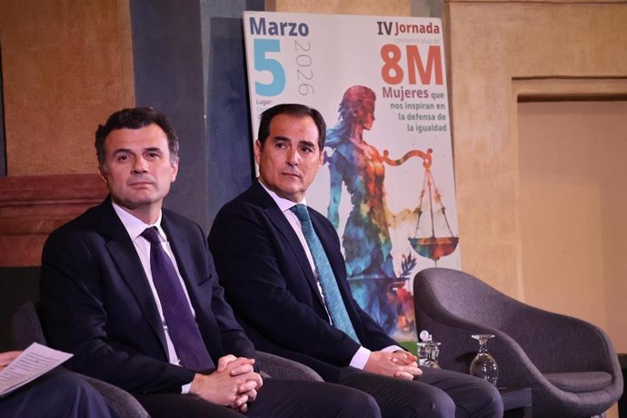 El alcalde de Cádiz, Bruno García, y el consejero de Justicia, José Antonio Nieto, este jueves en la capital gaditana en las IV Jornadas 'Mujeres que nos inspiran en defensa de la Igualdad'.