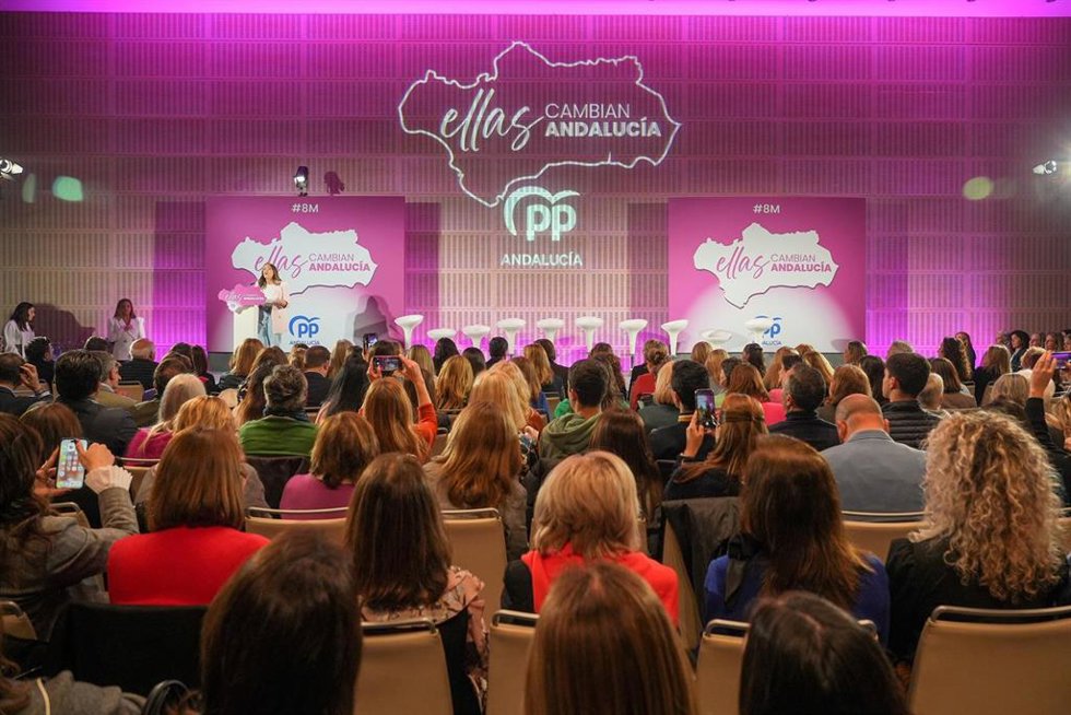 Archivo - Imagen de archivo del acto de entrega de los premios 'Ellas cambian Andalucía', que este 2026 celebra su VII edición y organiza el PP andaluz.