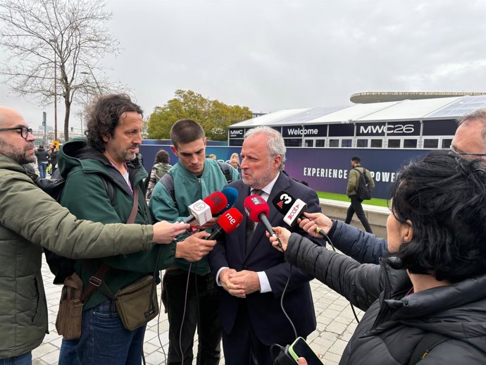 El director general de Fira de Barcelona, Constantí Serrallonga, valora el MWC 2026