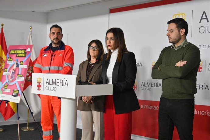 Presentación de la campaña de sensibilización sobre el uso seguro del patinete eléctrico impulsada por el Ayuntamiento de Almería.