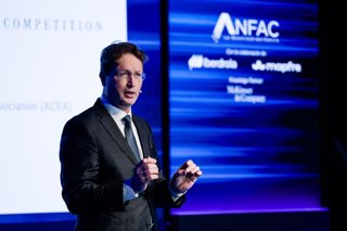 El consejero delegado de Mercedes-Benz y presidente de ACEA, Ola Källenius