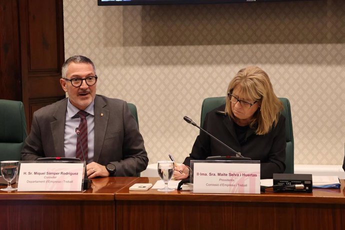 El conseller de Empresa y Trabajo de la Generalitat, Miquel Sàmper, explica los Presupuestos de 2026 en su conselleria en la comisión de Empresa y Trabajo del Parlament