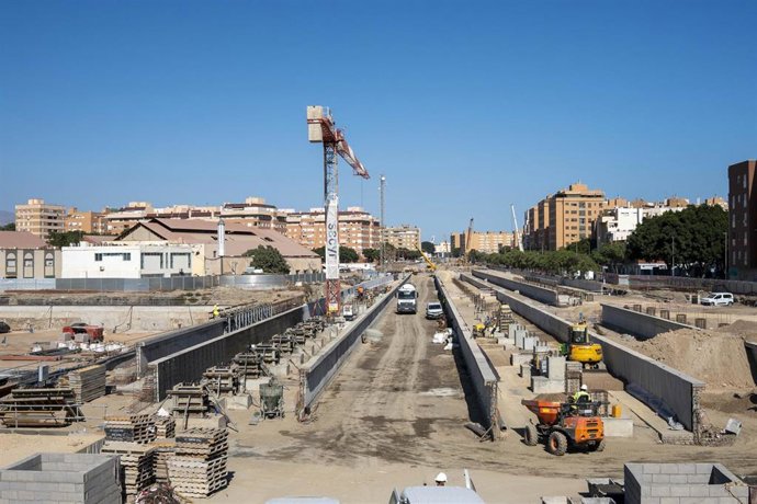 Archivo - Vista general de las obras de integración ferroviaria de Almería en la Estación Intermodal.  