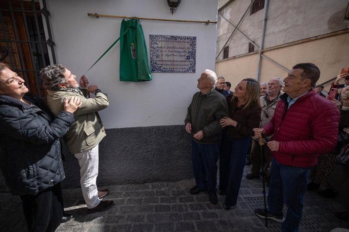 La alcaldesa de Granada, Marifrán Carazo, ha participado en el acto de Los Mascarones