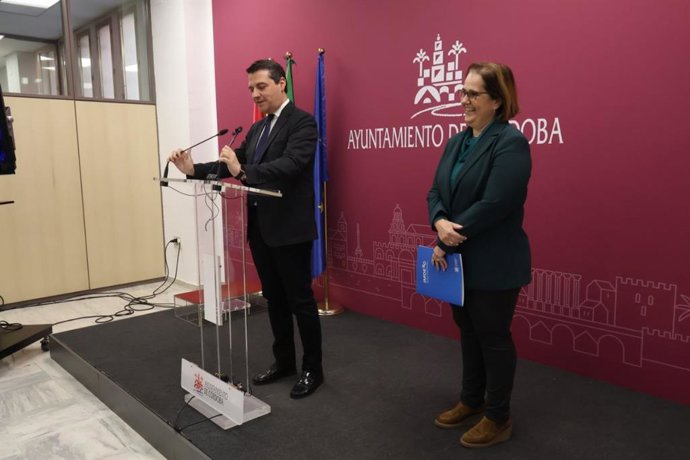 Archivo - José María Bellido con Blanca Torrent, en una imagen de archivo.