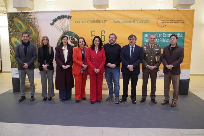 Autoridades en la inauguración del V Encuentro Profesional en el Sur, organizado por la Asociación de Comunicación, Relaciones Públicas y Protocolo de Córdoba.
