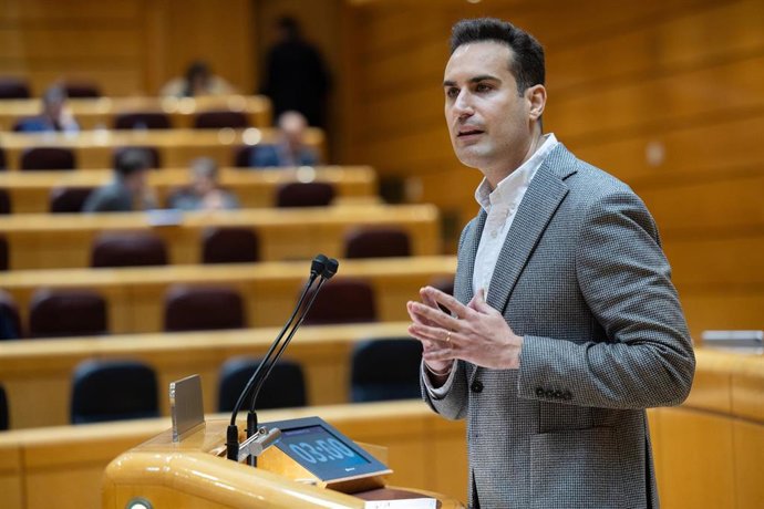 Archivo - José Latorre durante una sesión plenaria del Senado.